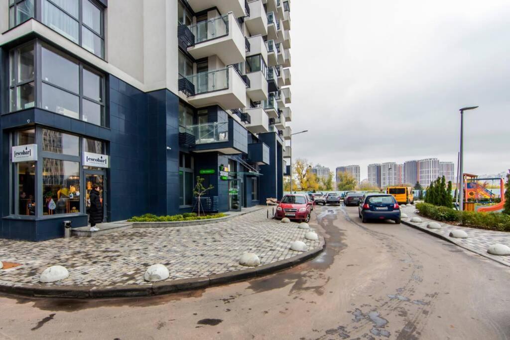 Новые Светлые Апартаменты Метро Славутич Kyjev Exteriér fotografie