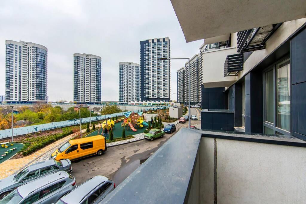 Новые Светлые Апартаменты Метро Славутич Kyjev Exteriér fotografie