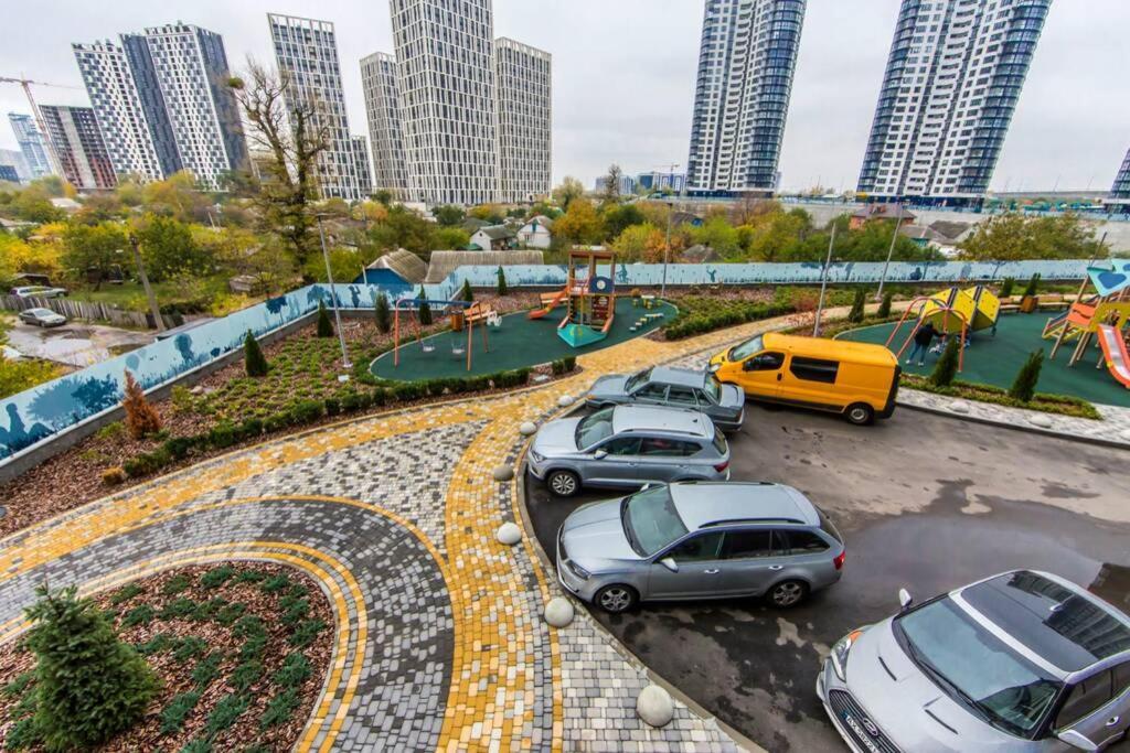 Новые Светлые Апартаменты Метро Славутич Kyjev Exteriér fotografie