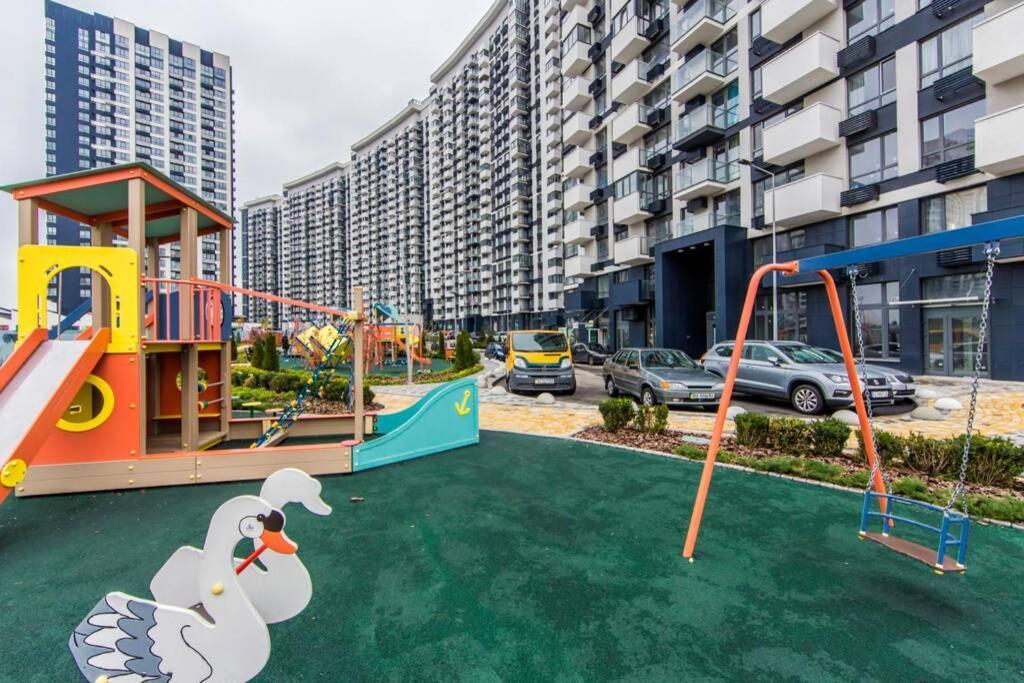 Новые Светлые Апартаменты Метро Славутич Kyjev Exteriér fotografie